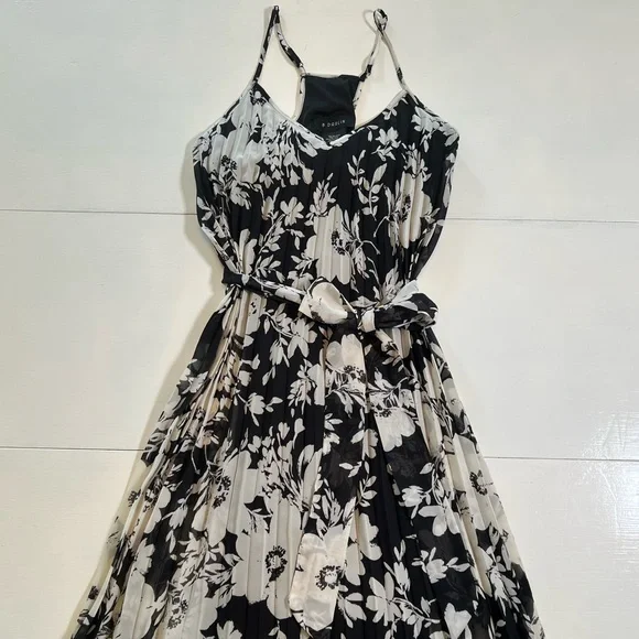 B Darlin | Dresses | B Darlin Black White Floral Pleated Racerback Maxi  Dress Size 9 | Poshmark